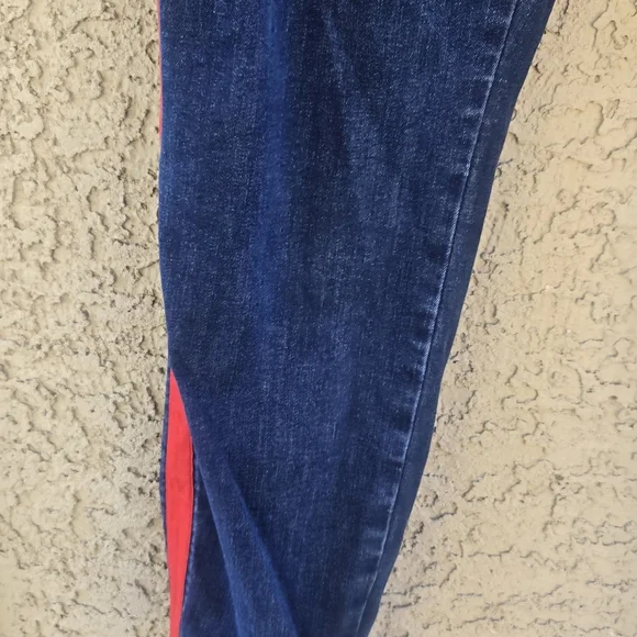 Tommy Hilfiger Red Stripe Signature Jeans - Picture 5 of 10